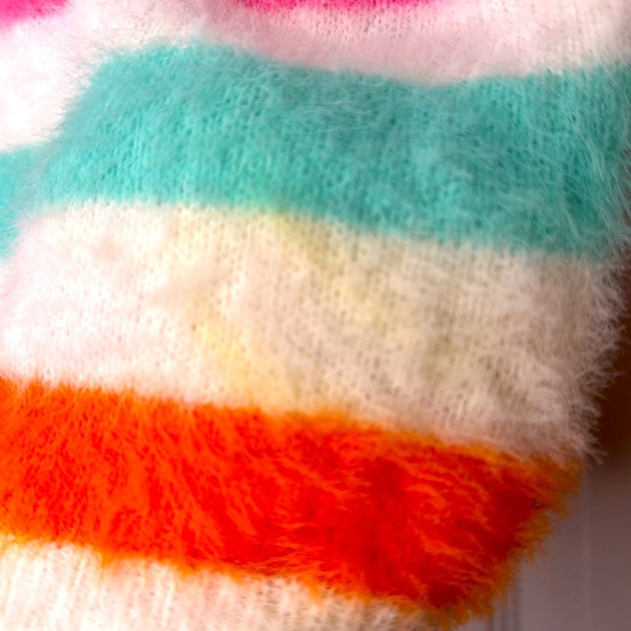 Super soft Blue Blush Cropped Sweater Size Medium - Picture 3 of 4